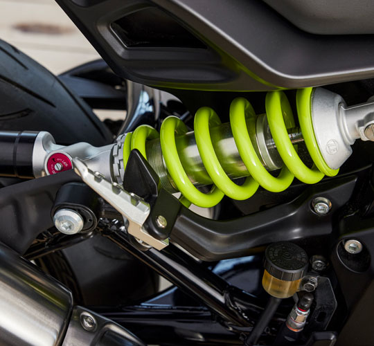 FULLT JUSTERBAR FJÄDRING